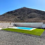 En La Montana Con Piscina En Fuerteventura Gran Tarajal