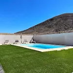 Villa En La Montana Con Piscina En Fuerteventura