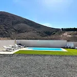 Villa En La Montana Con Piscina En Fuerteventura