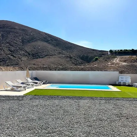 En La Montana Con Piscina En Fuerteventura Feriehus