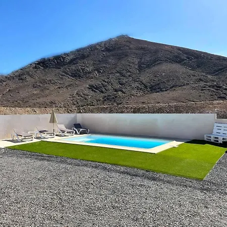En La Montana Con Piscina En Fuerteventura Gran Tarajal