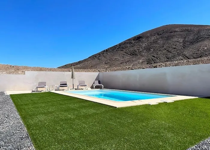 Villa En La Montana Con Piscina En Fuerteventura