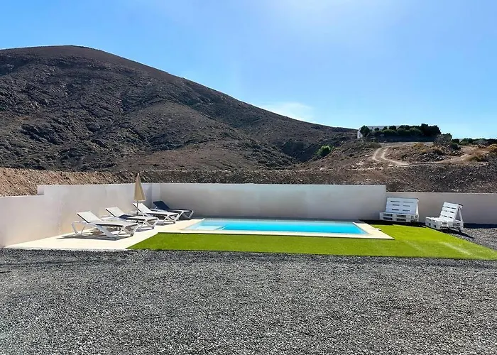 Villa En La Montana Con Piscina En Fuerteventura